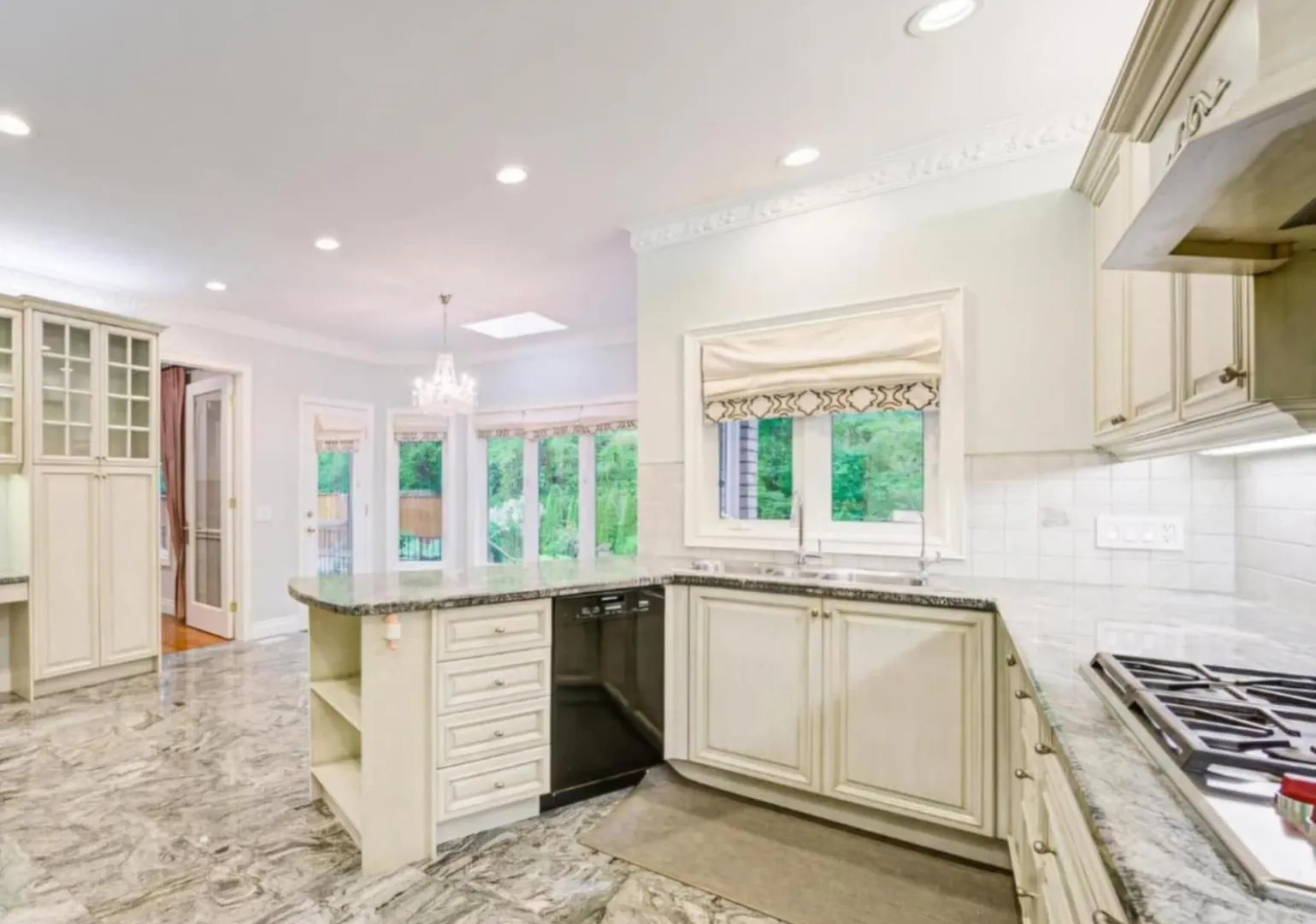 Beautiful Room At Yonge And Sheppard And North York Centre Toronto Homestay