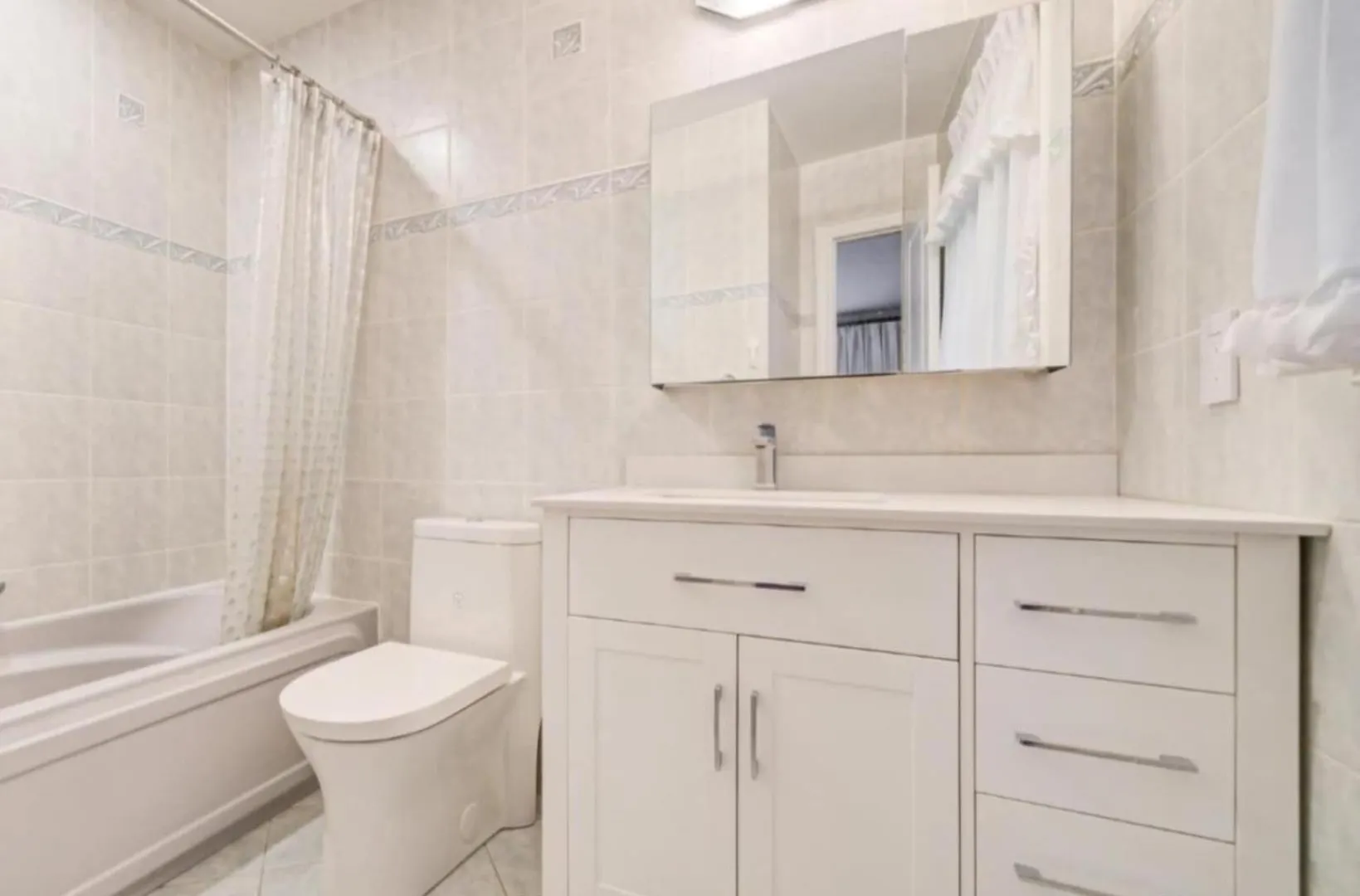 Beautiful Room At Yonge And Sheppard And North York Centre Toronto Homestay