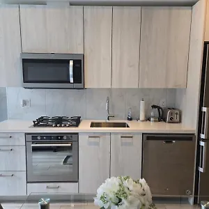  Apartment Stunning Open Layout Superb Location