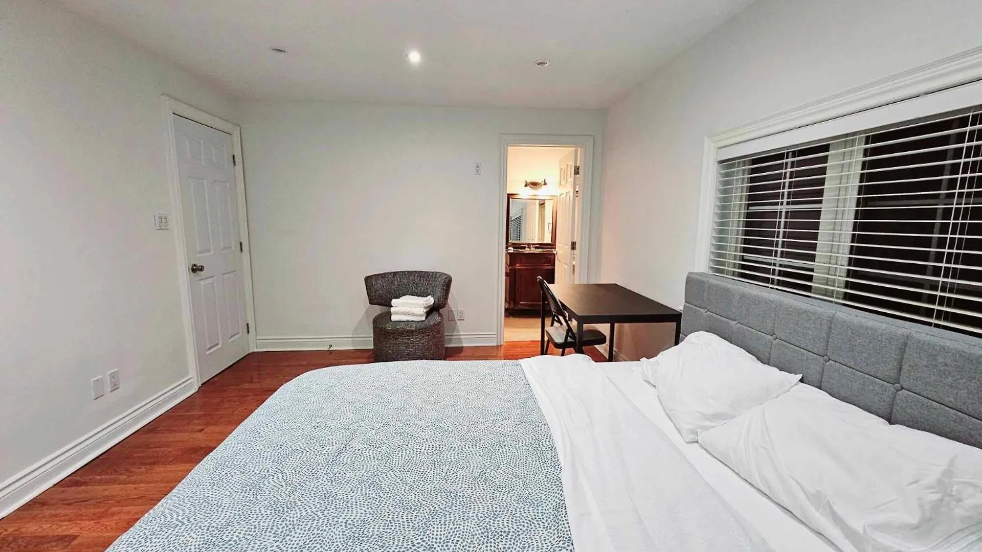 Beautiful Room At Yonge And Sheppard And North York Centre Toronto Homestay