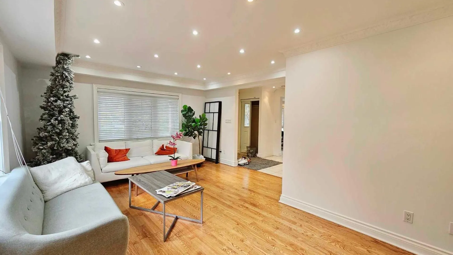 Beautiful Room At Yonge And Sheppard And North York Centre Toronto Homestay