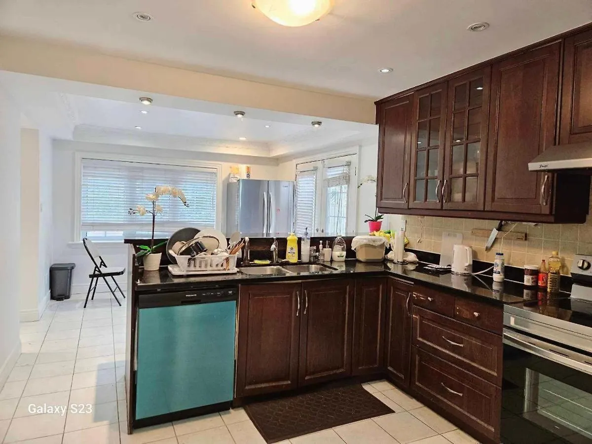 Beautiful Room At Yonge And Sheppard And North York Centre Toronto Homestay